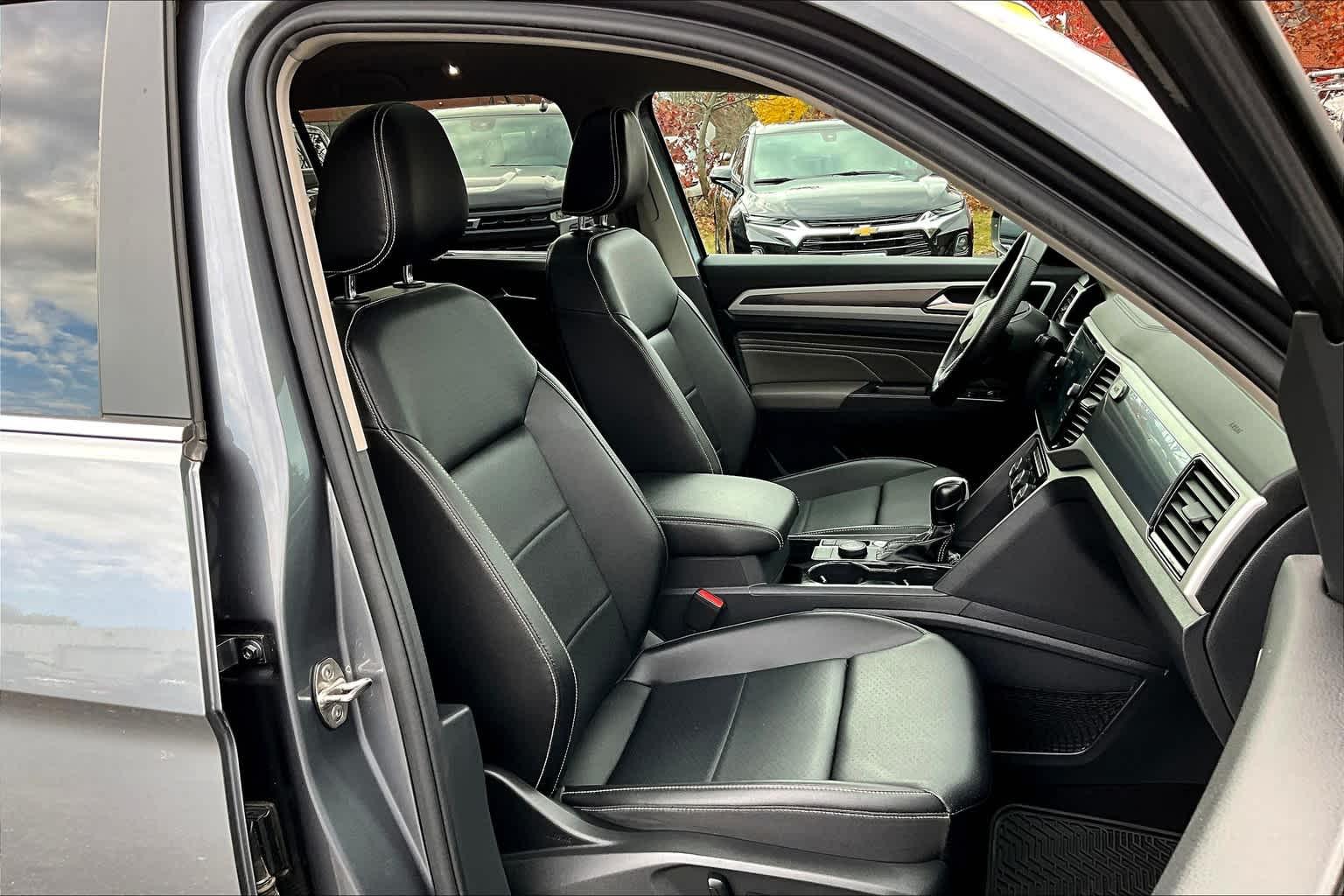 2021 Volkswagen Atlas 3.6L V6 SEL R-Line - Photo 11