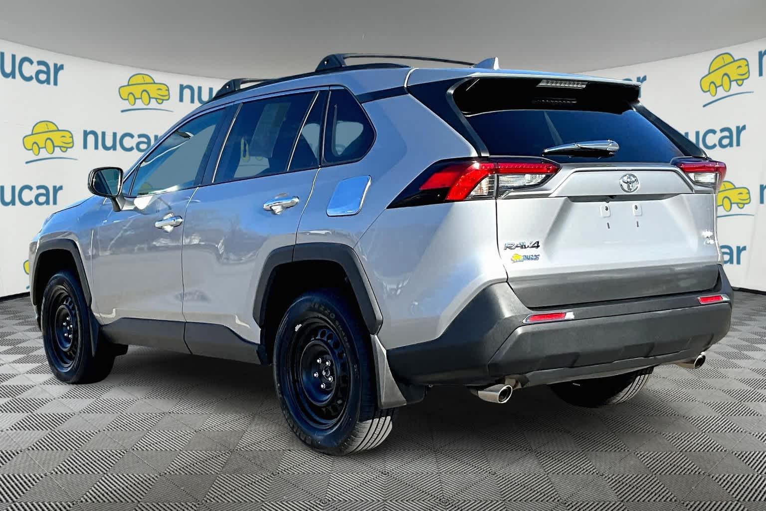 2021 Toyota RAV4 LE - Photo 4