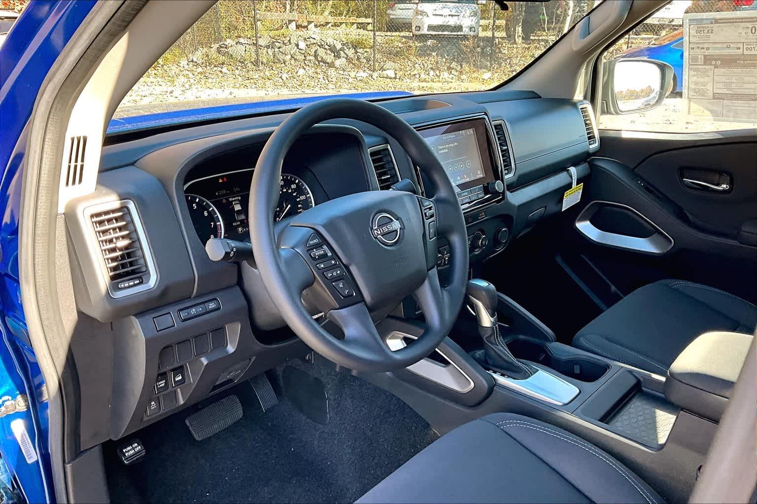 2024 Nissan Frontier SV Crew Cab 4x4 - Photo 8