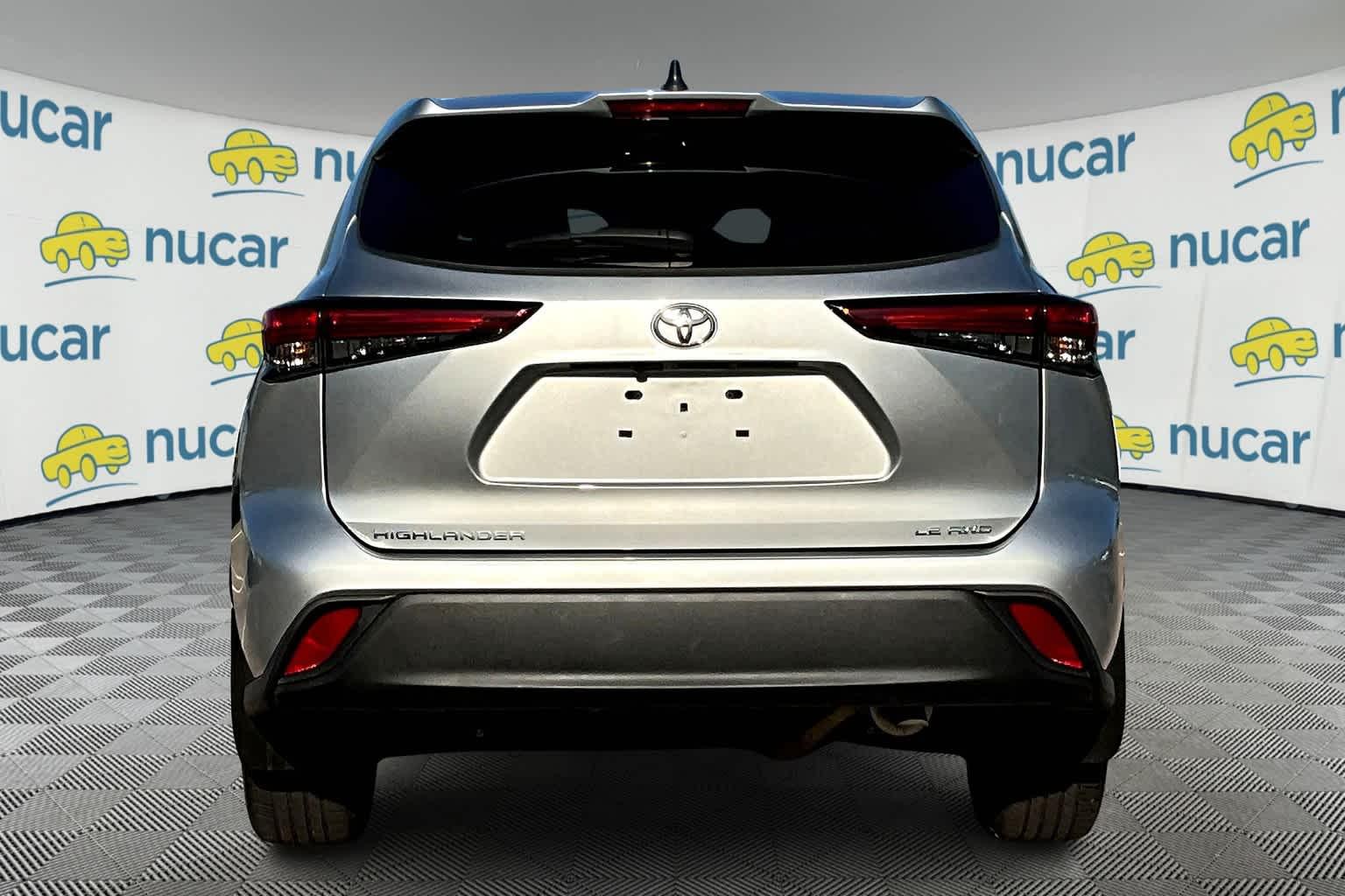 2022 Toyota Highlander LE - Photo 5