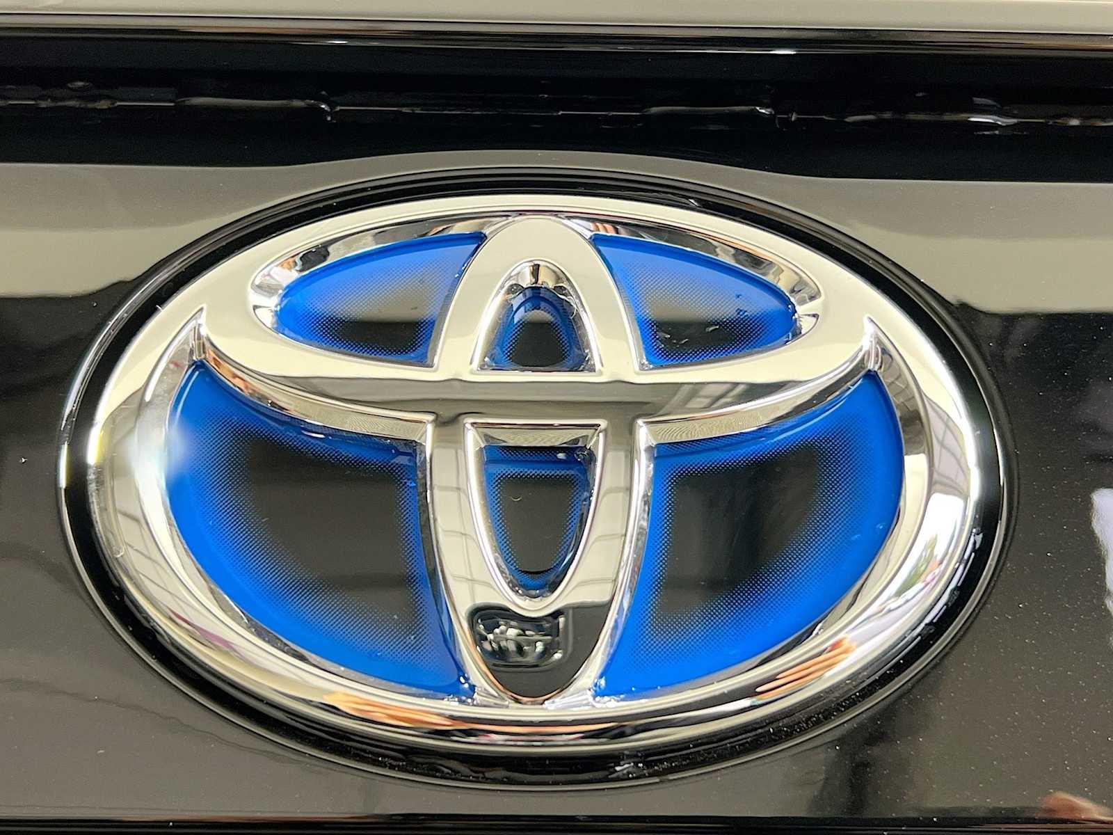 2024 Toyota RAV4 Hybrid LE - Photo 18