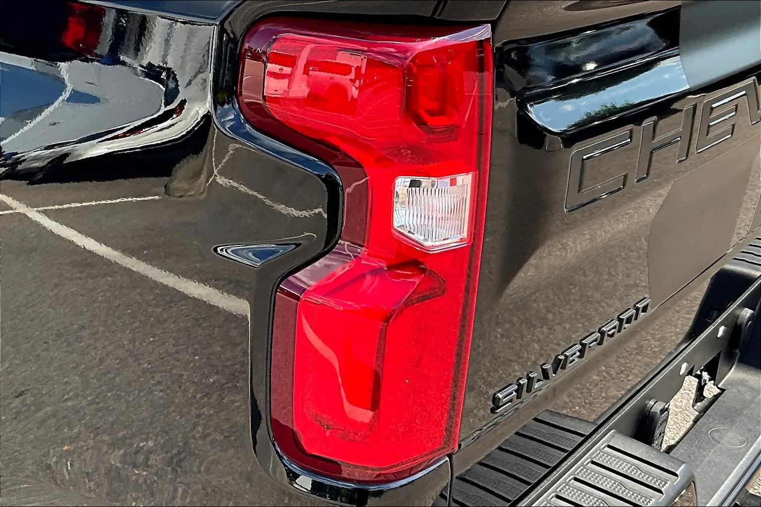 2021 Chevrolet Silverado 1500 Custom 4WD Crew Cab 147 - Photo 33