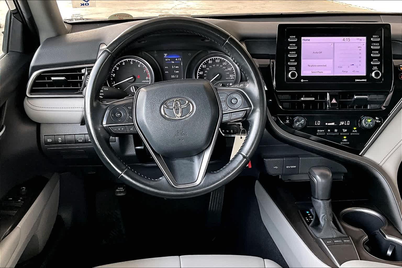 2022 Toyota Camry SE - Photo 17