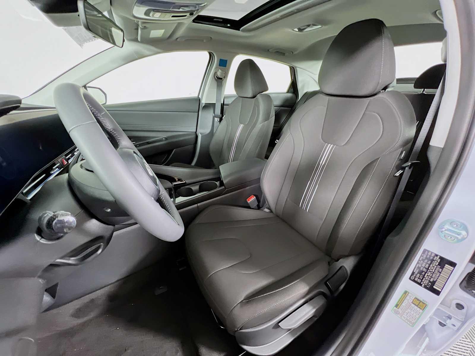 2025 Hyundai Elantra SEL Convenience - Photo 13