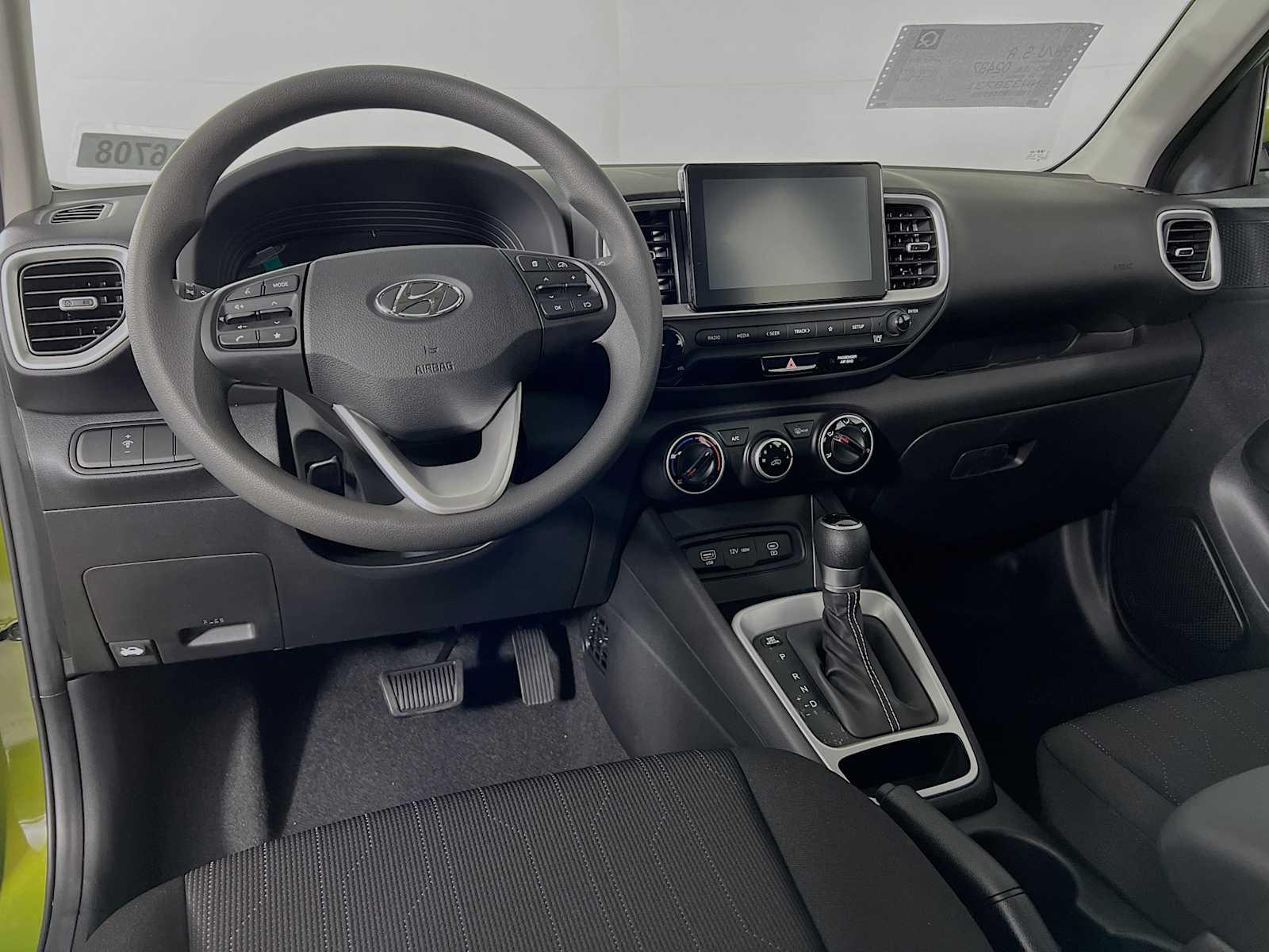 2024 Hyundai Venue SE - Photo 6