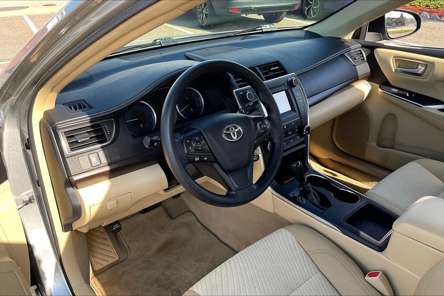 2017 Toyota Camry LE - Photo 9