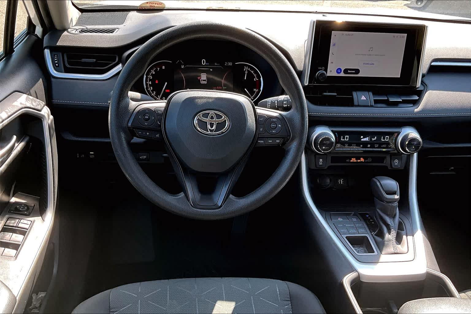 2023 Toyota RAV4 XLE - Photo 17