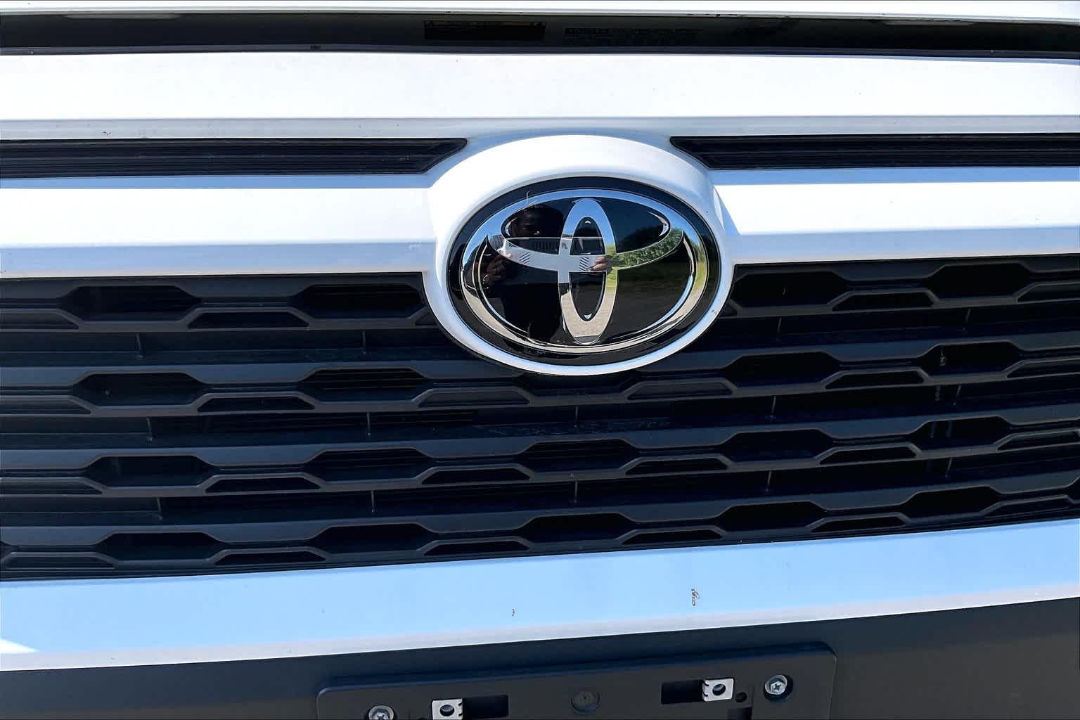 2023 Toyota RAV4 XLE - Photo 29