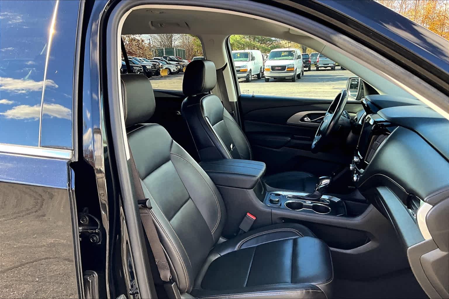 2021 Chevrolet Traverse LT Leather - Photo 11