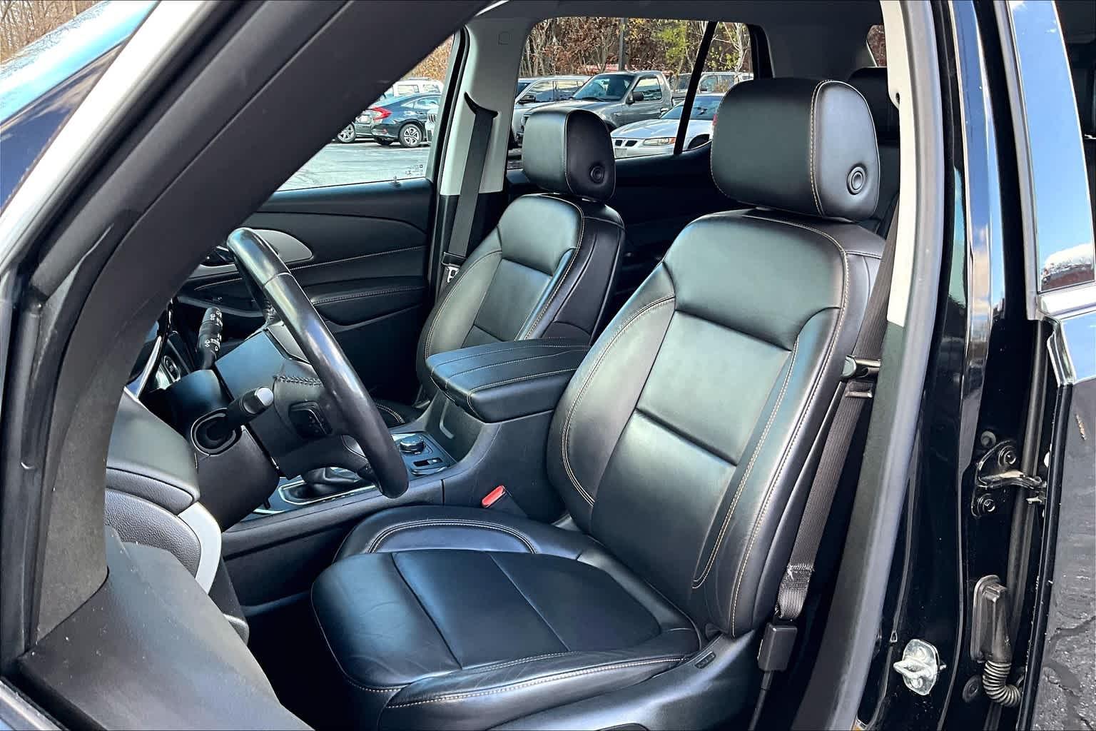 2021 Chevrolet Traverse LT Leather - Photo 10