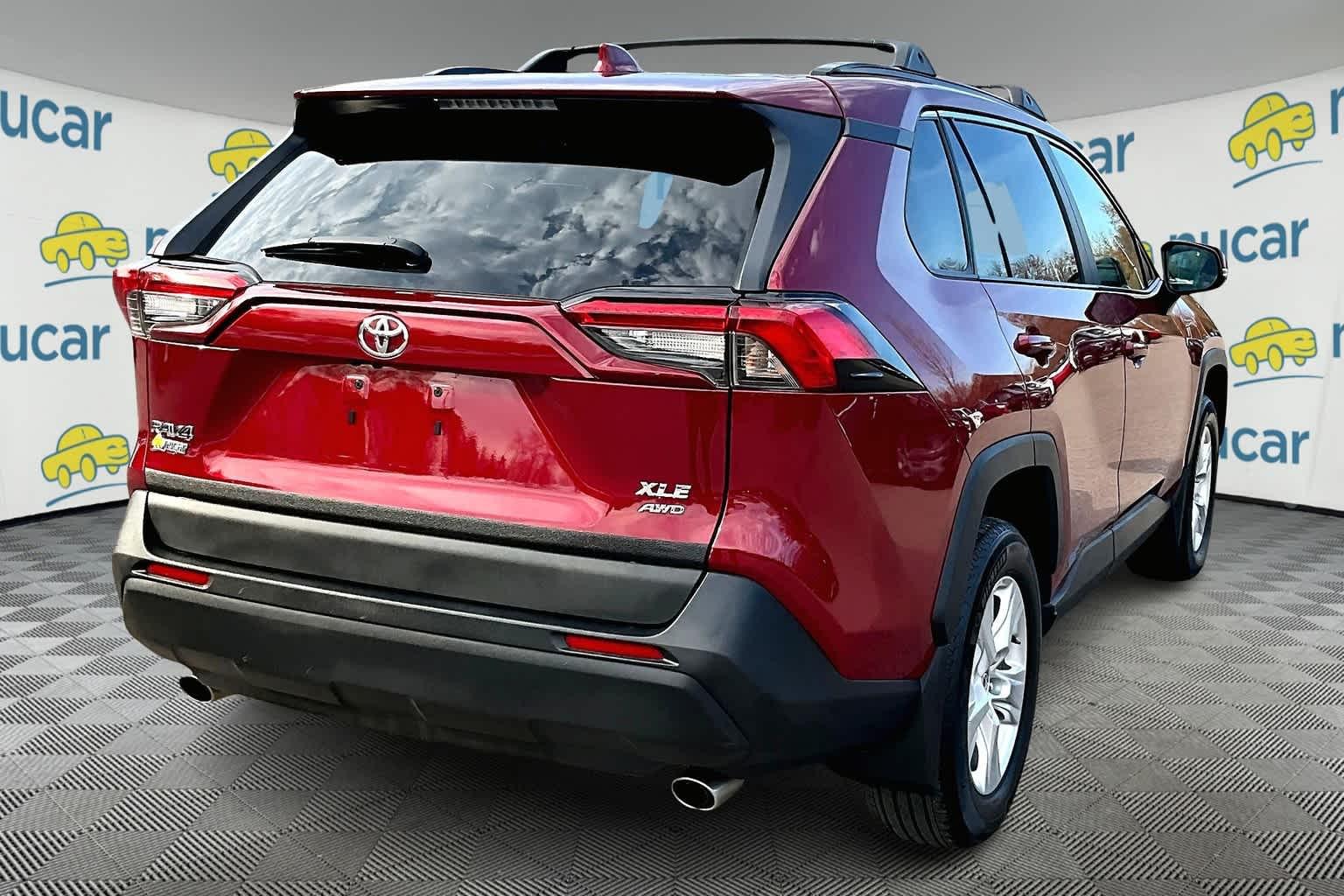 2021 Toyota RAV4 XLE - Photo 6