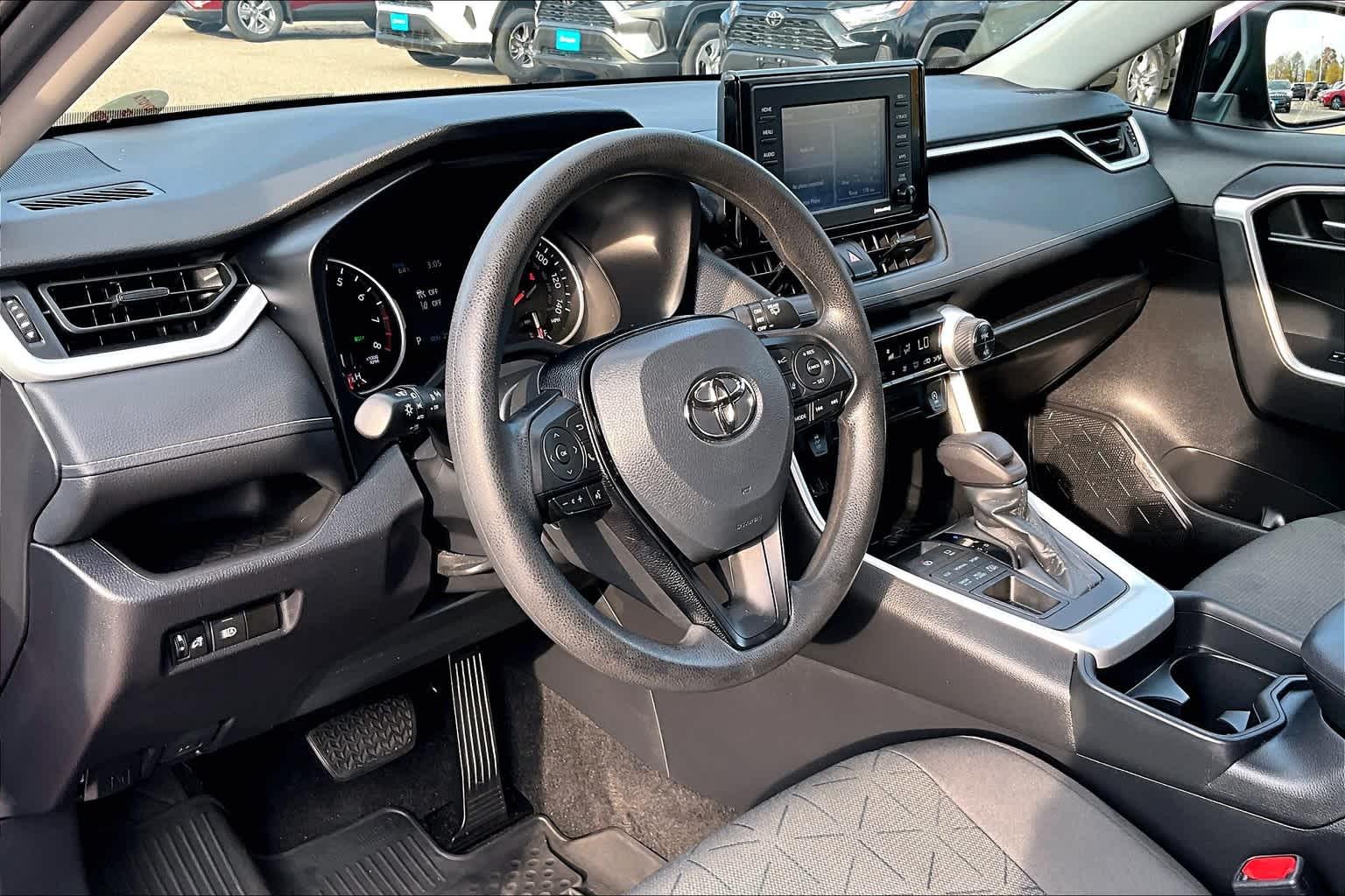 2021 Toyota RAV4 XLE - Photo 8