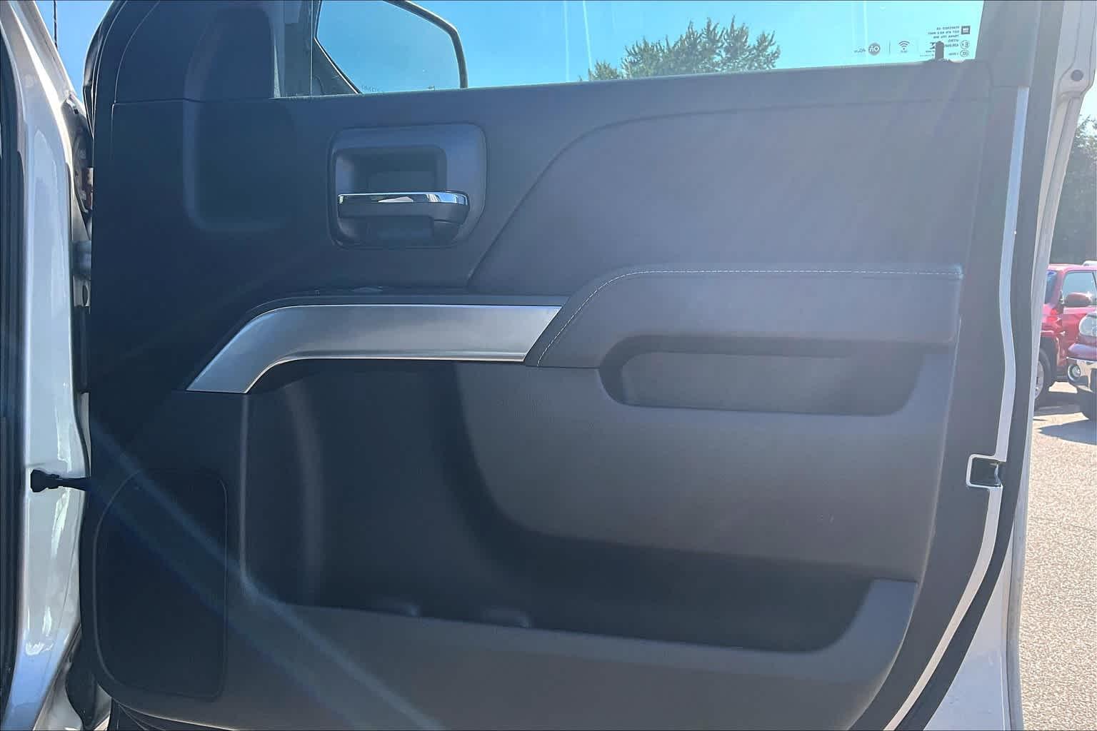 2018 Chevrolet Silverado 1500 LT 4WD Crew Cab 143.5 - Photo 12