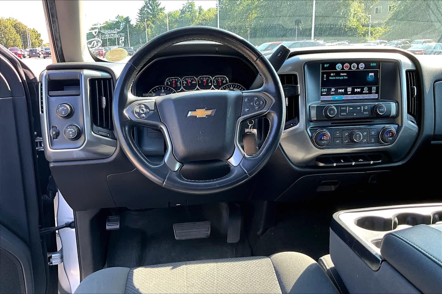 2018 Chevrolet Silverado 1500 LT 4WD Crew Cab 143.5 - Photo 17