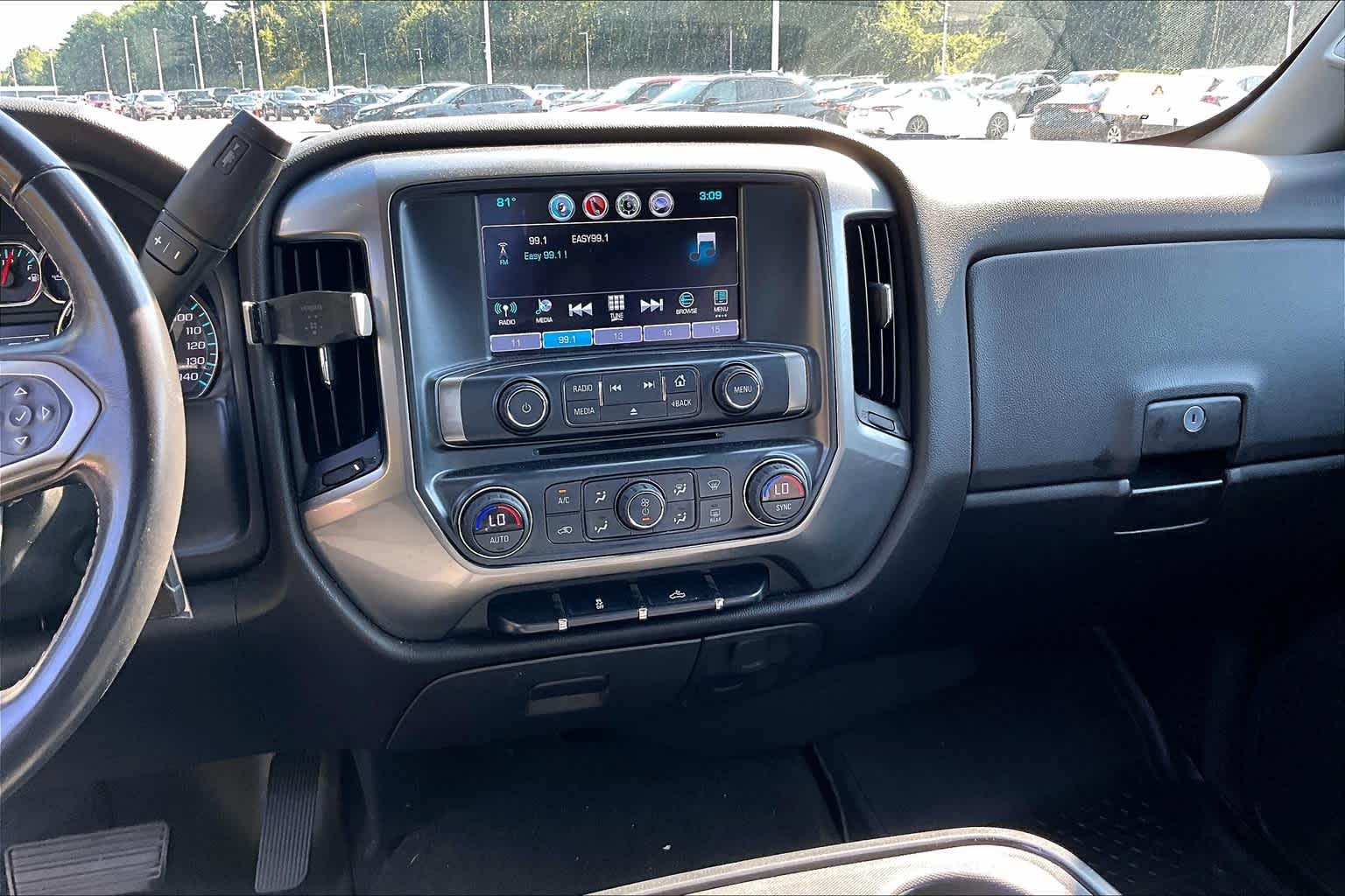 2018 Chevrolet Silverado 1500 LT 4WD Crew Cab 143.5 - Photo 18