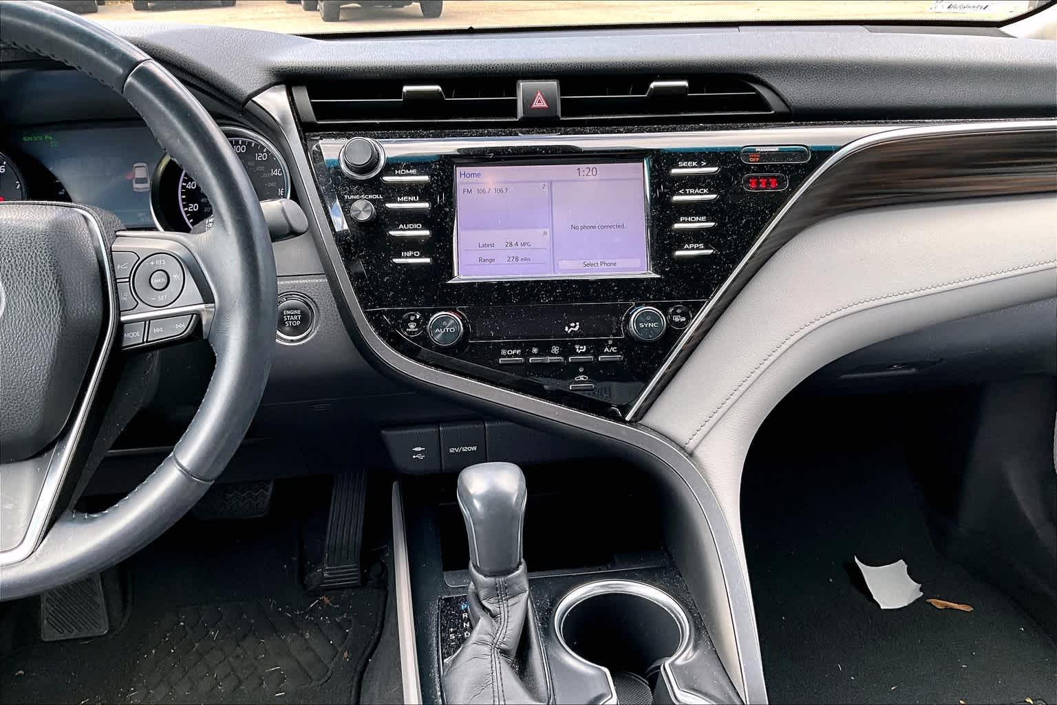 2018 Toyota Camry XLE - Photo 8