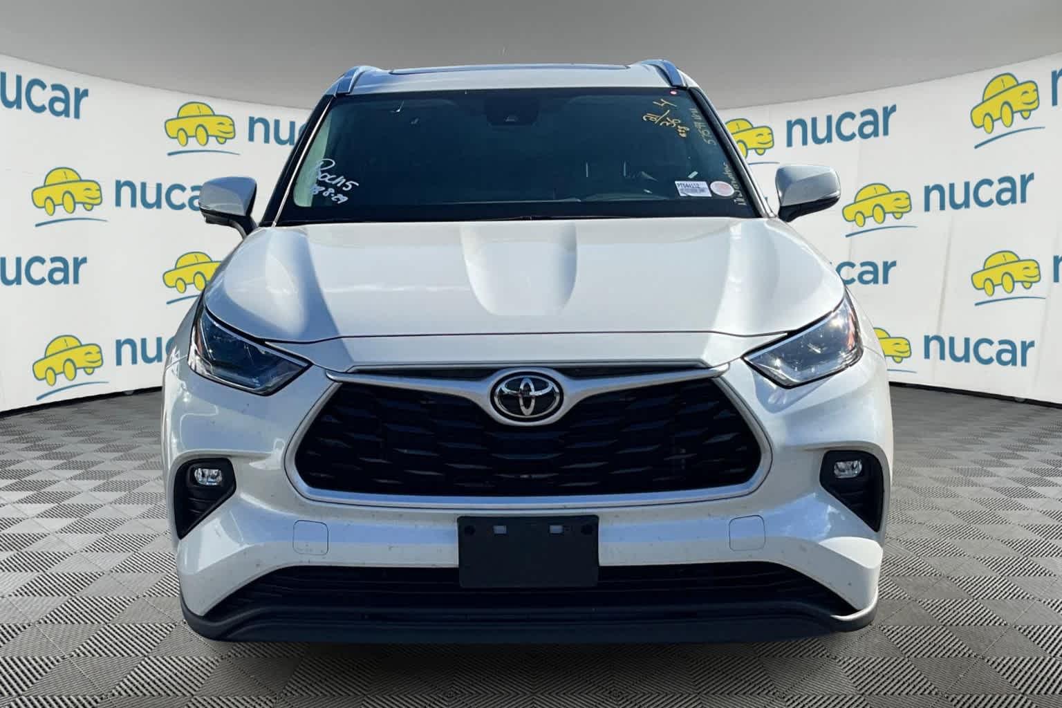 2021 Toyota Highlander XLE - Photo 2