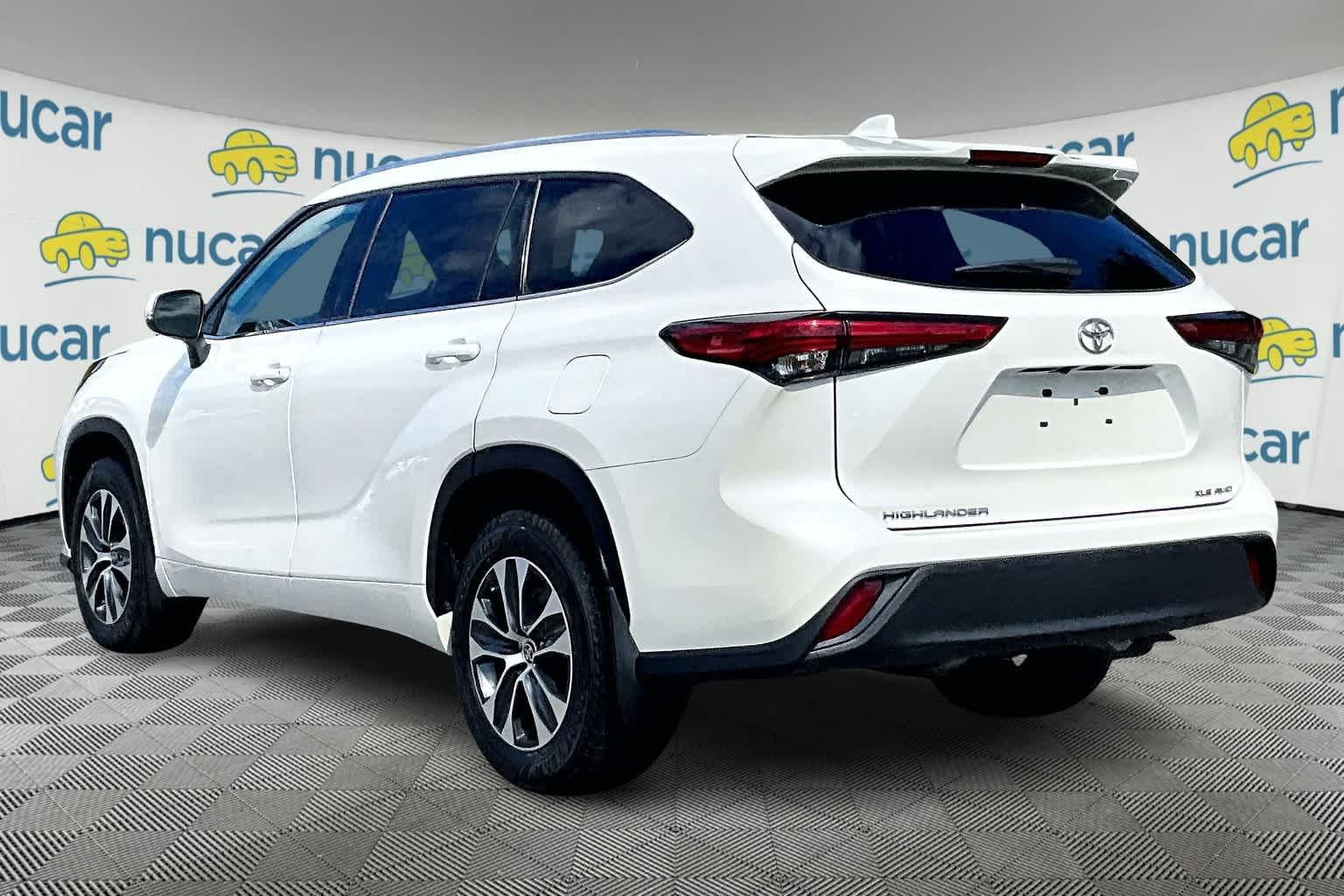 2021 Toyota Highlander XLE - Photo 4