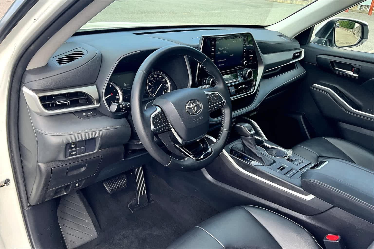 2021 Toyota Highlander XLE - Photo 8