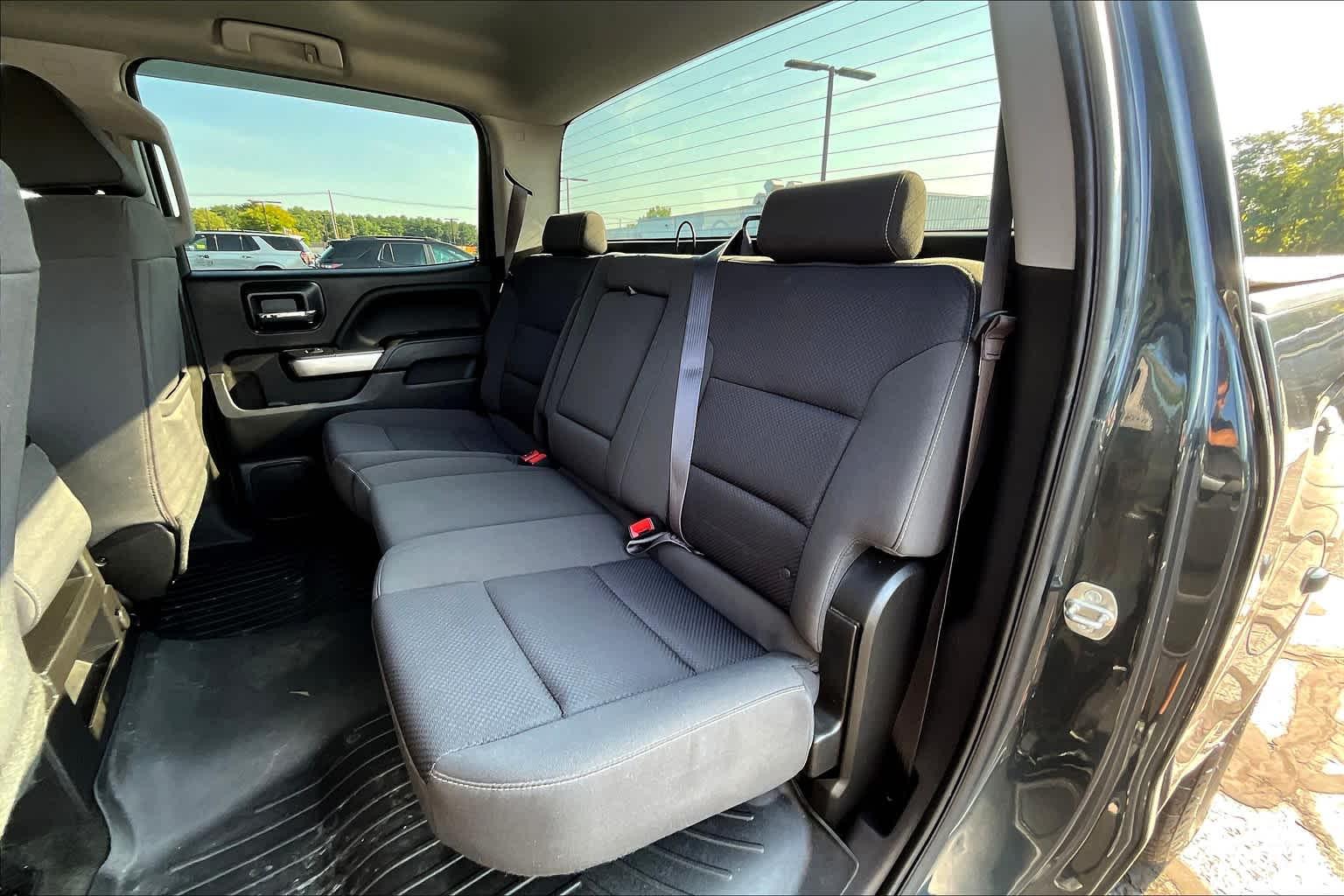 2017 Chevrolet Silverado 1500 LT 4WD Crew Cab 143.5 - Photo 14