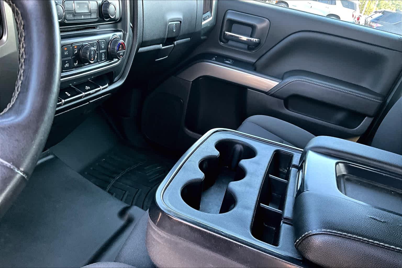 2017 Chevrolet Silverado 1500 LT 4WD Crew Cab 143.5 - Photo 19