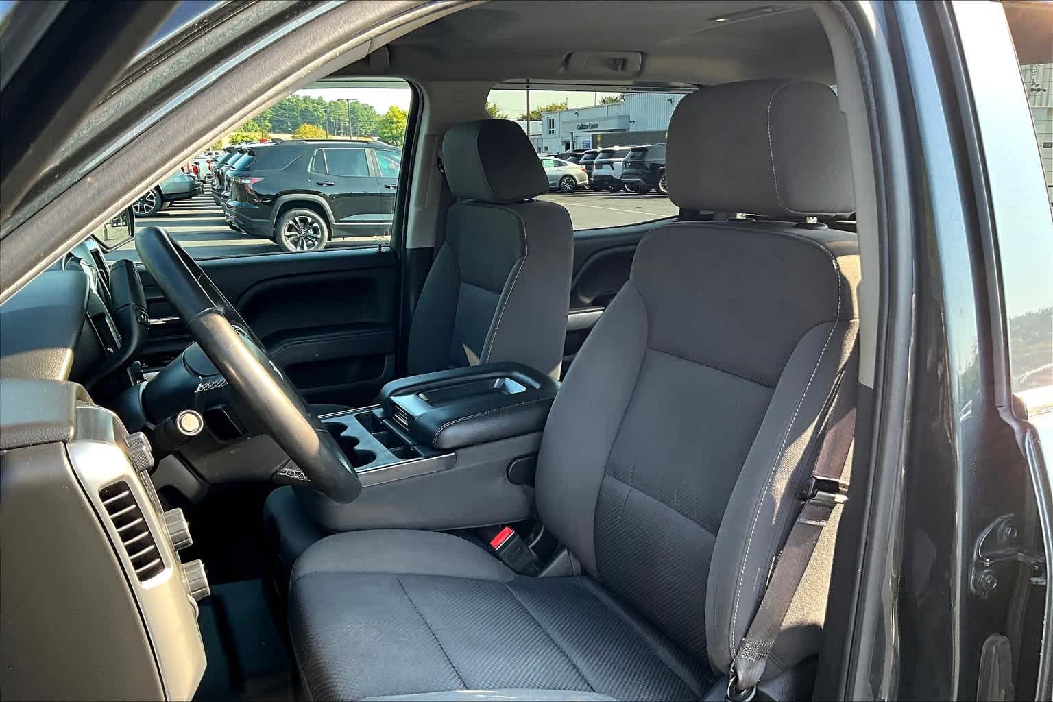 2017 Chevrolet Silverado 1500 LT 4WD Crew Cab 143.5 - Photo 10