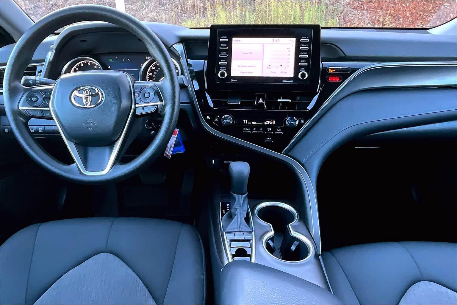 2022 Toyota Camry LE - Photo 21