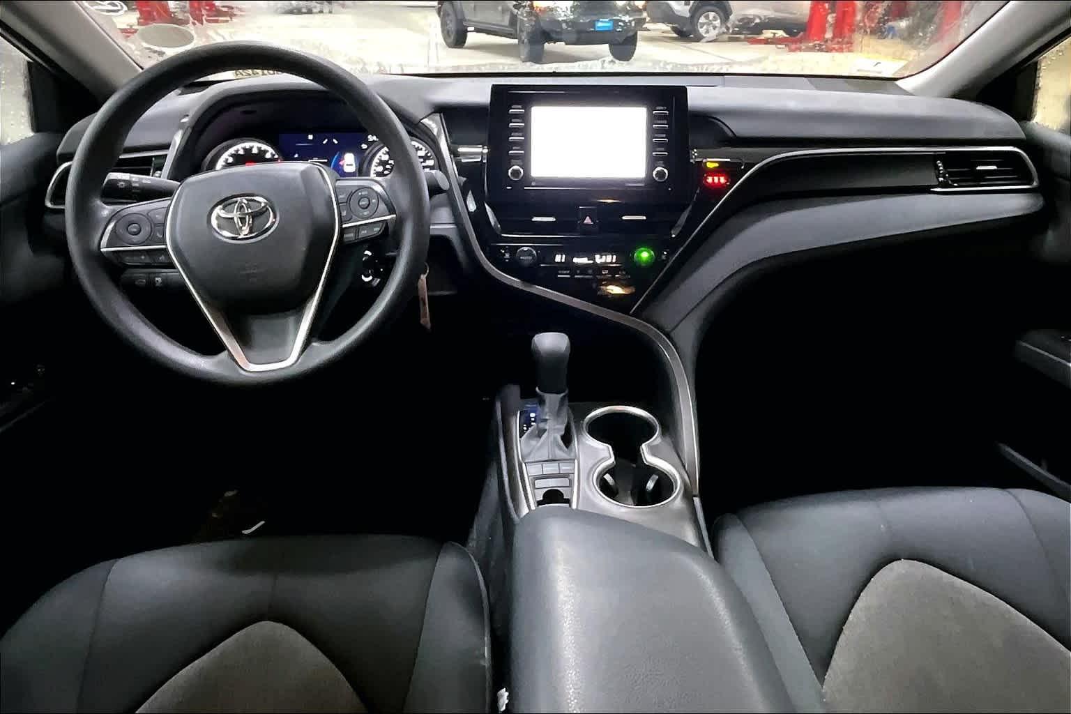 2022 Toyota Camry LE - Photo 9