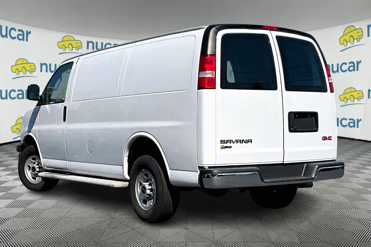 2021 GMC Savana  - Photo 4