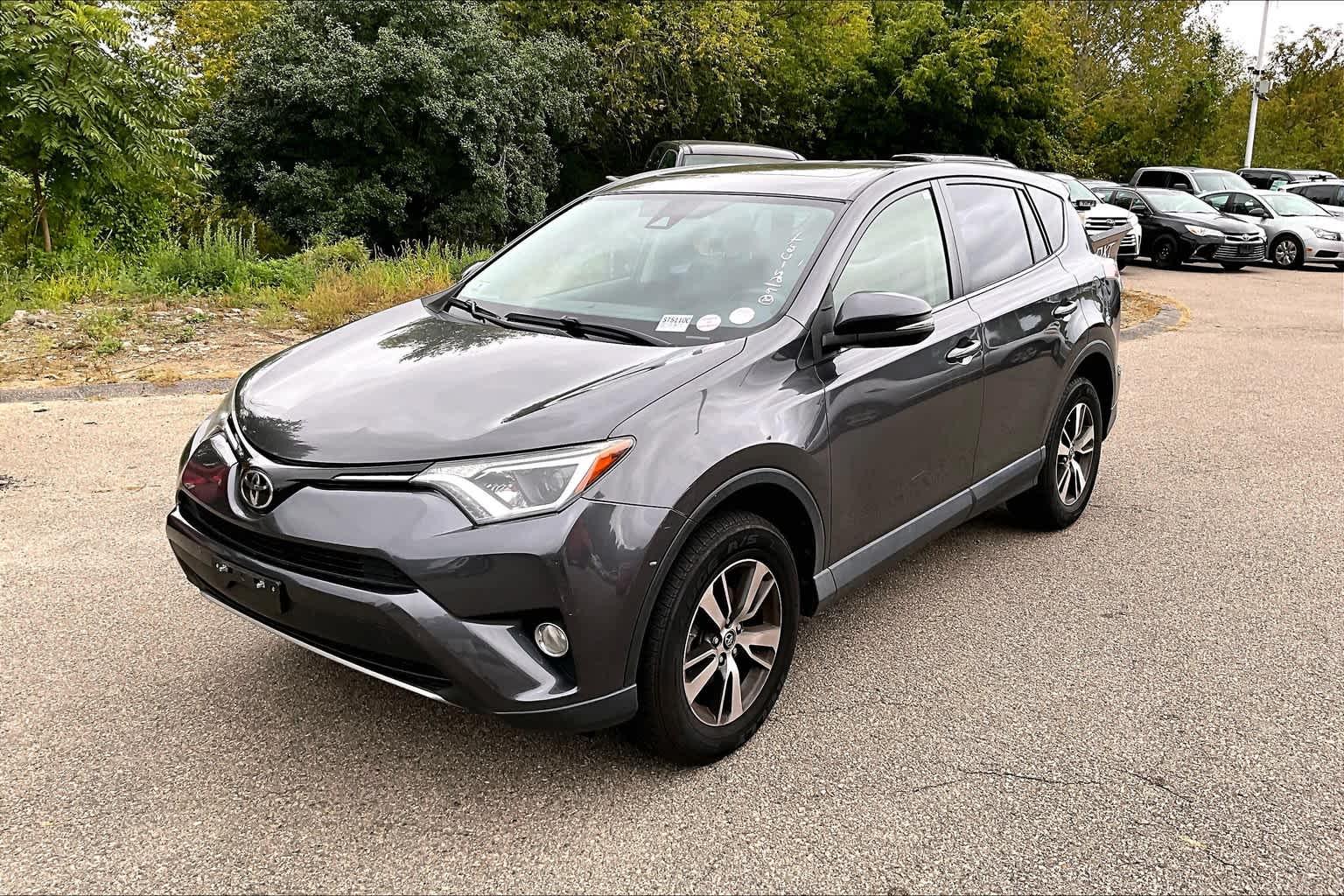 2017 Toyota RAV4 XLE - Photo 2