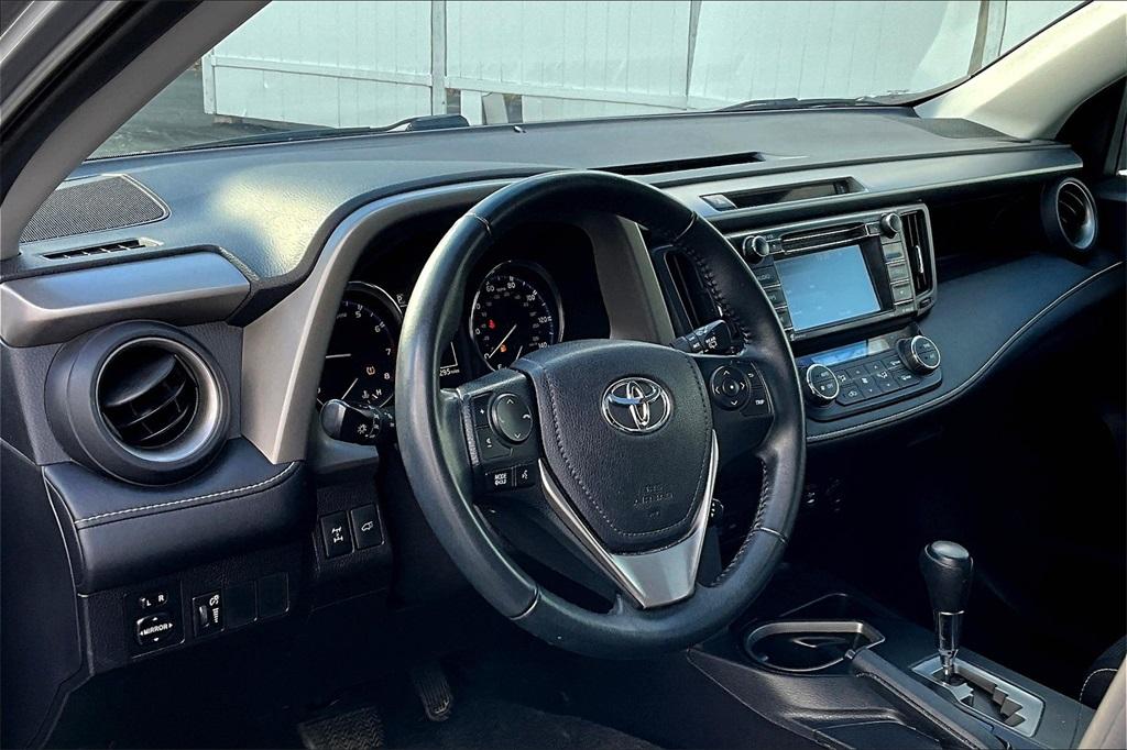 2016 Toyota RAV4 XLE - Photo 8