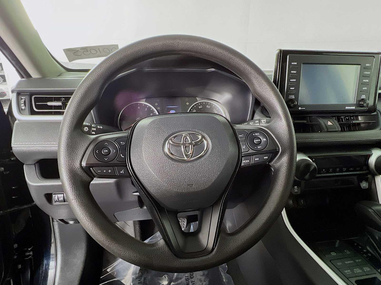 2021 Toyota RAV4 LE - Photo 11