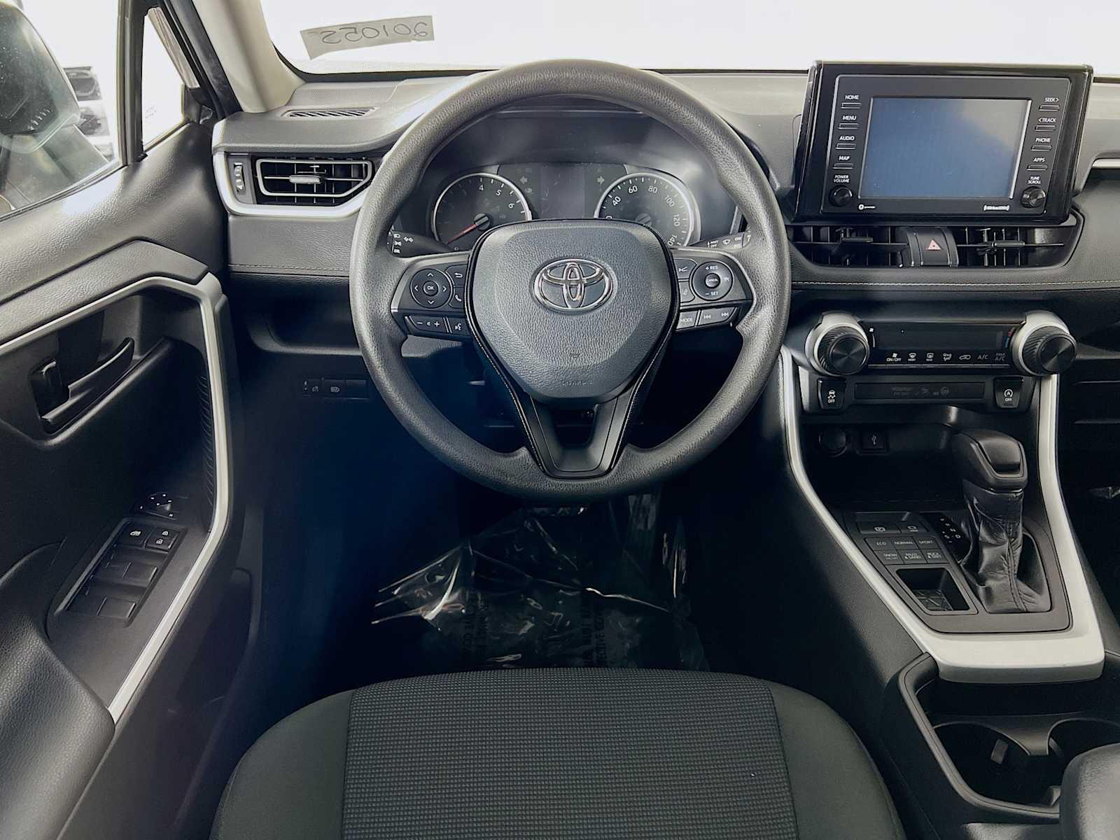 2021 Toyota RAV4 LE - Photo 21