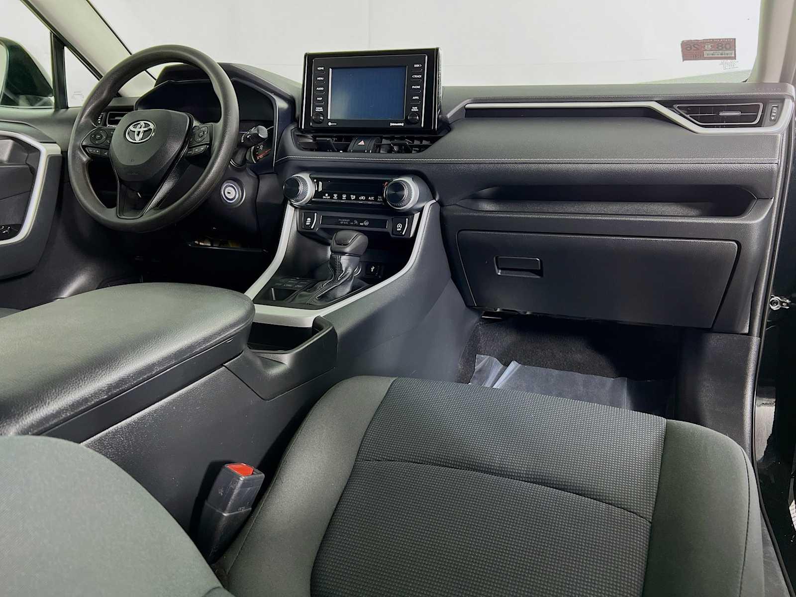 2021 Toyota RAV4 LE - Photo 27