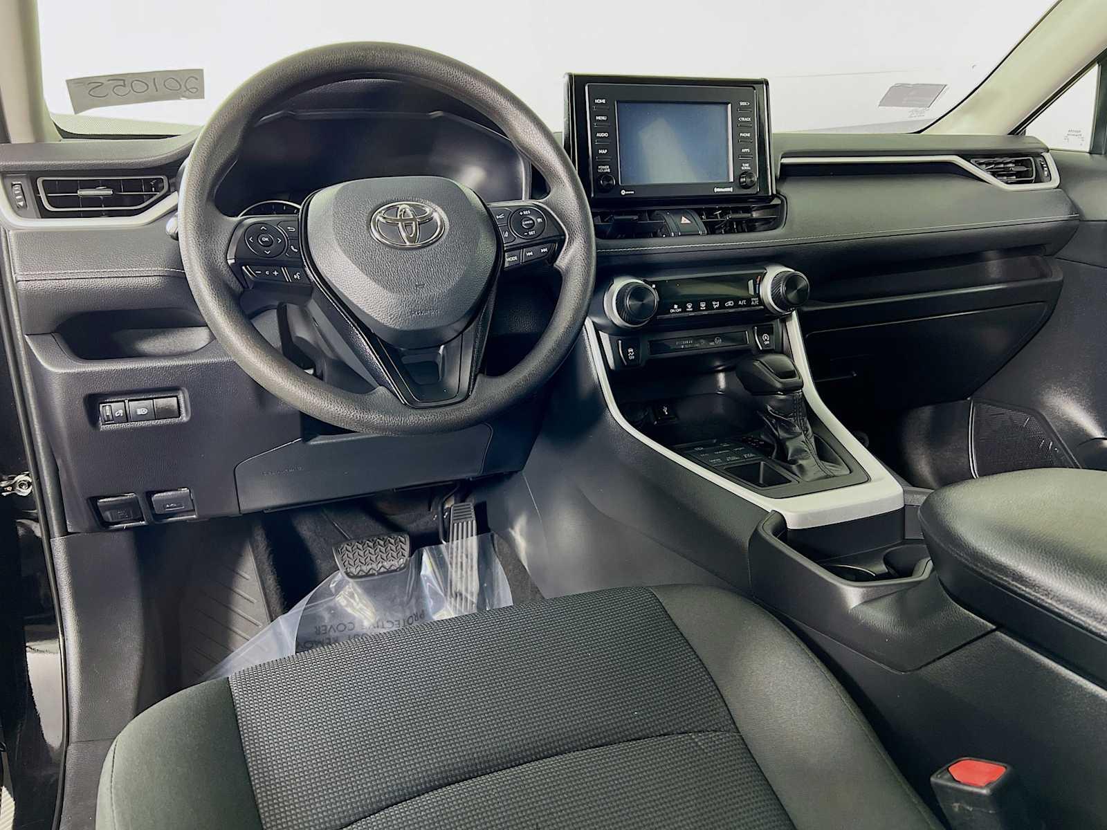 2021 Toyota RAV4 LE - Photo 9