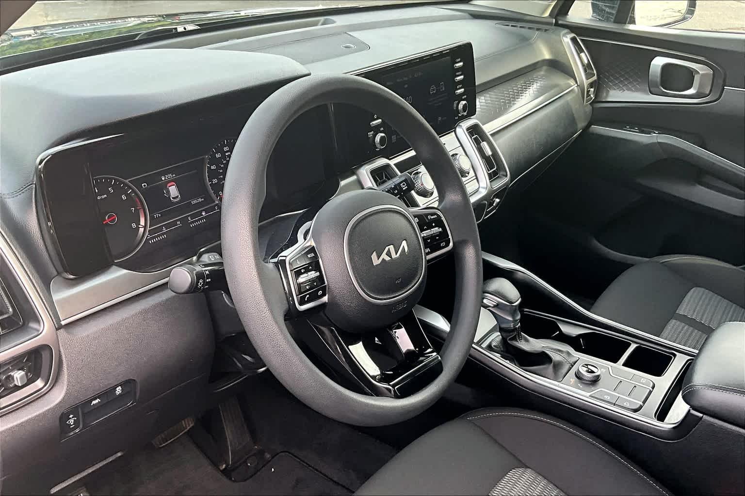 2022 Kia Sorento LX - Photo 8