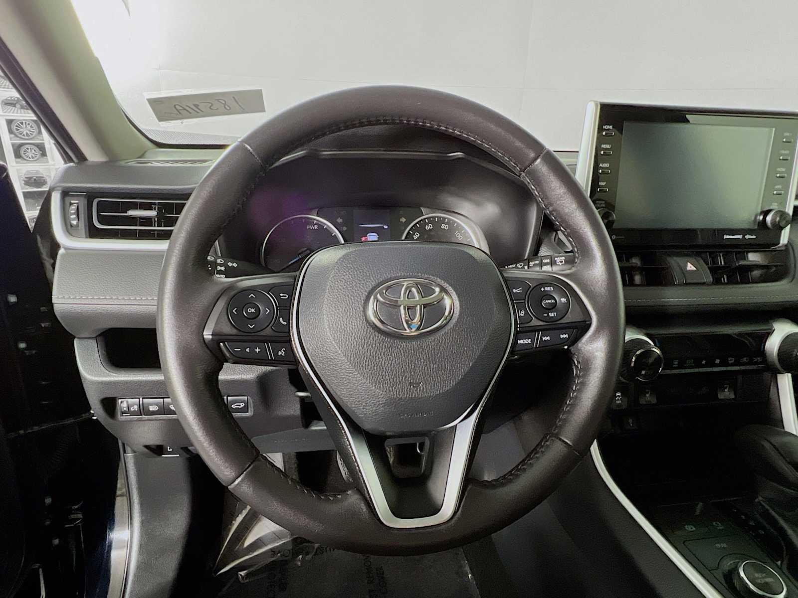 2022 Toyota RAV4 Hybrid XLE - Photo 11