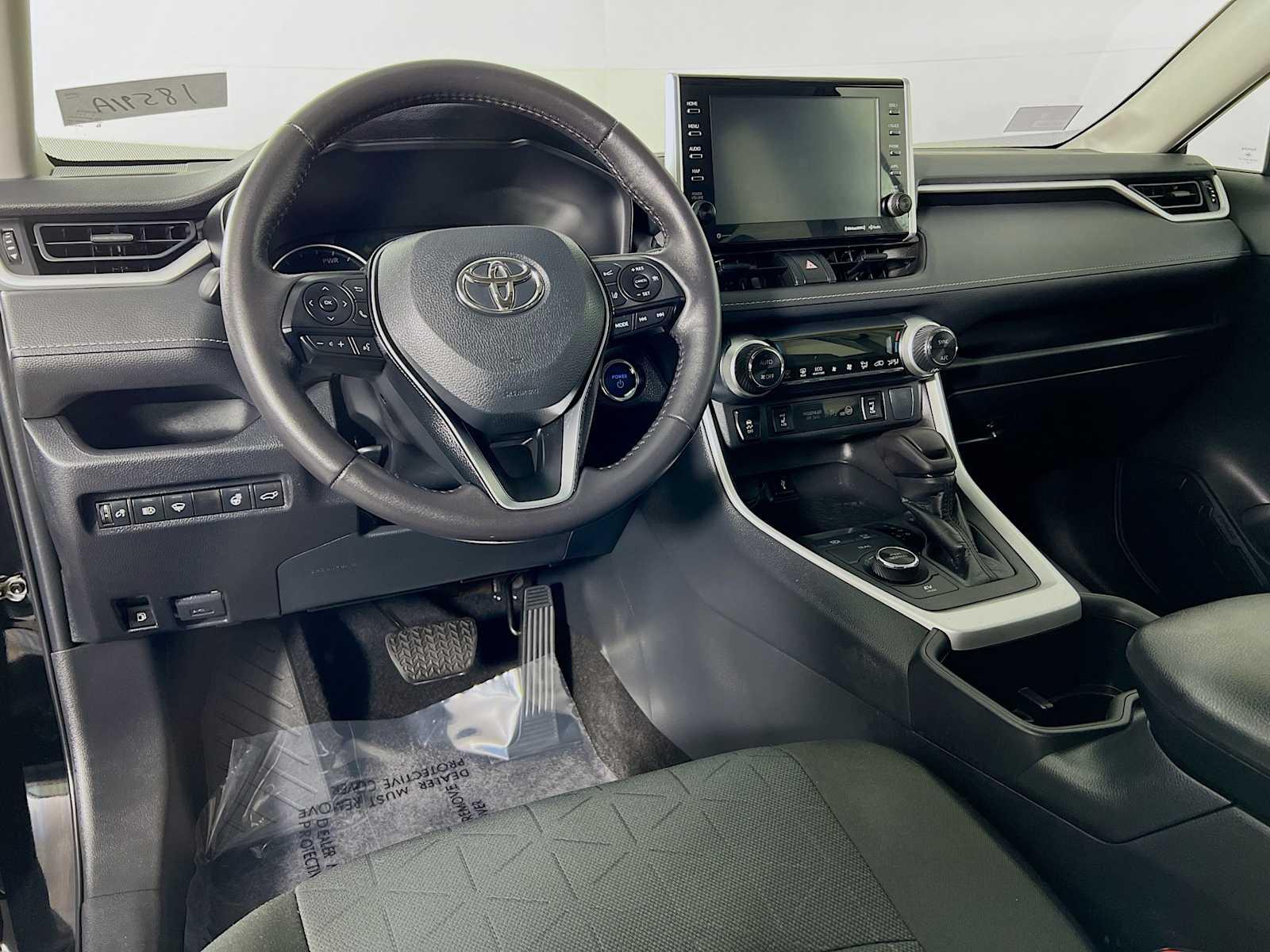 2022 Toyota RAV4 Hybrid XLE - Photo 9