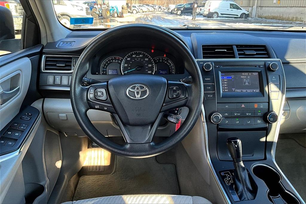 2015 Toyota Camry LE - Photo 16