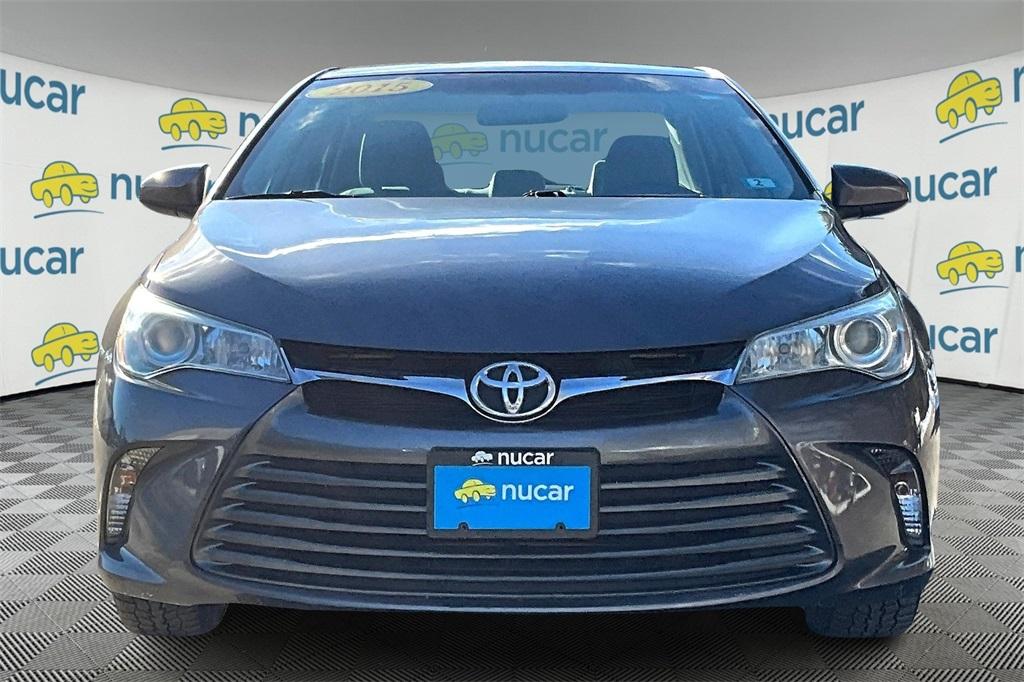 2015 Toyota Camry LE - Photo 2