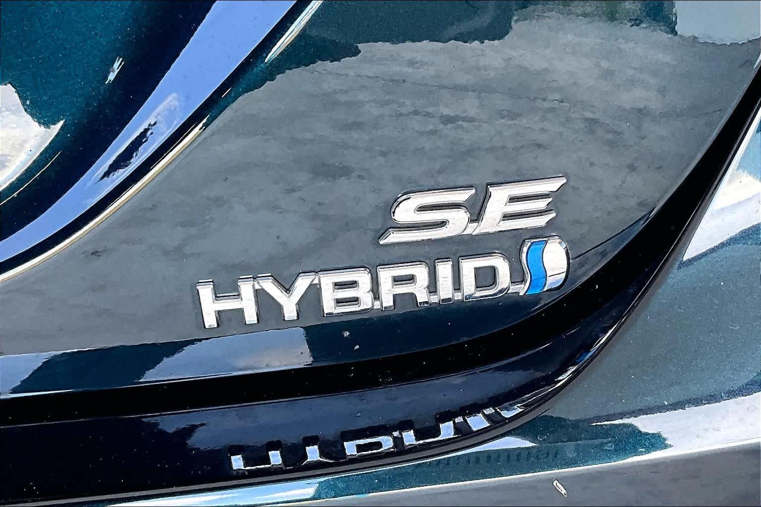 2018 Toyota Camry Hybrid SE - Photo 28