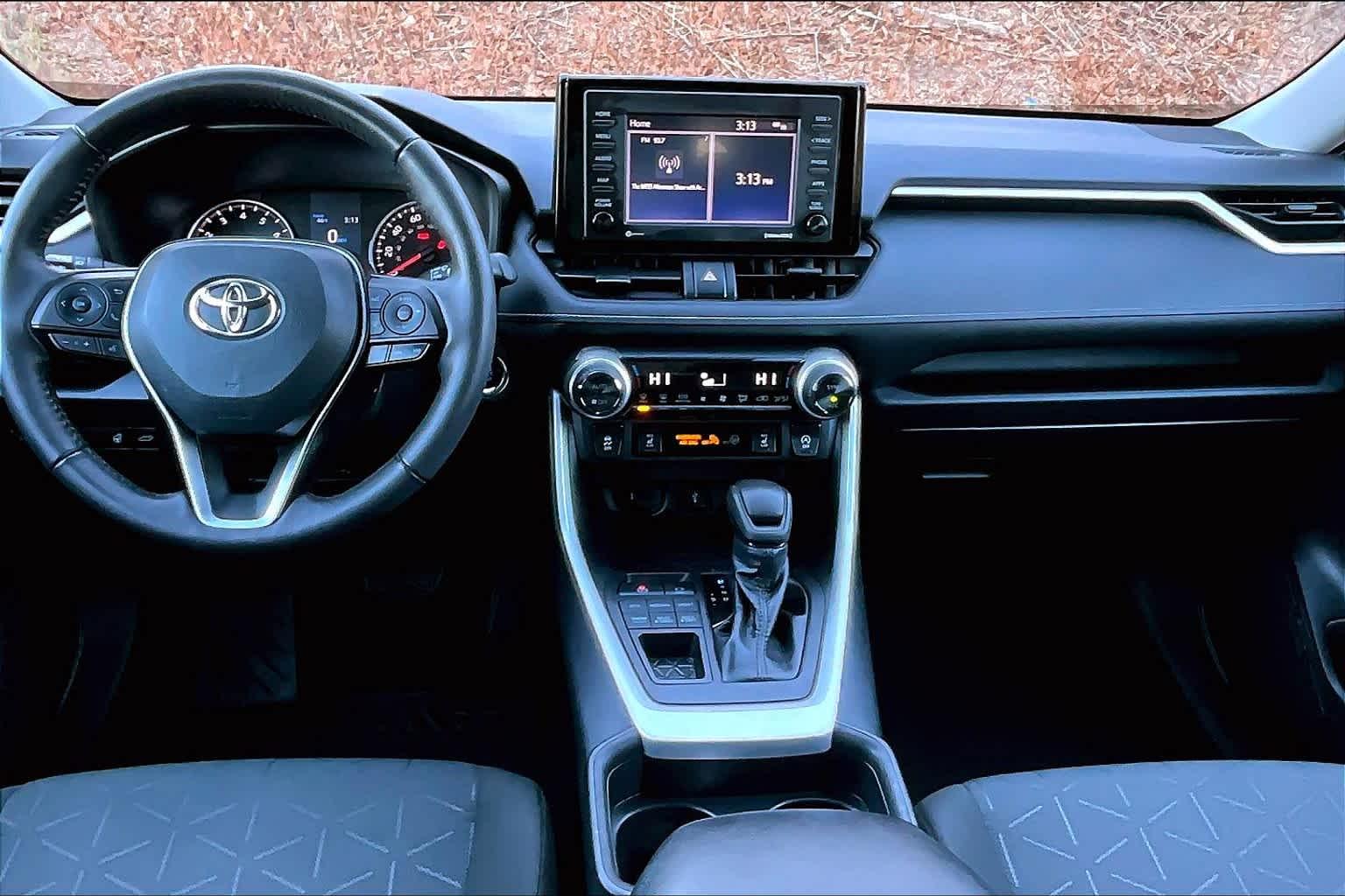 2021 Toyota RAV4 XLE - Photo 21