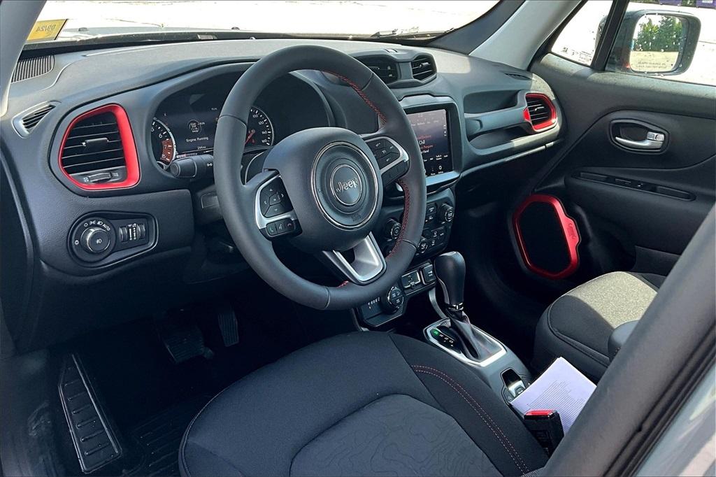 2023 Jeep Renegade Trailhawk - Photo 8