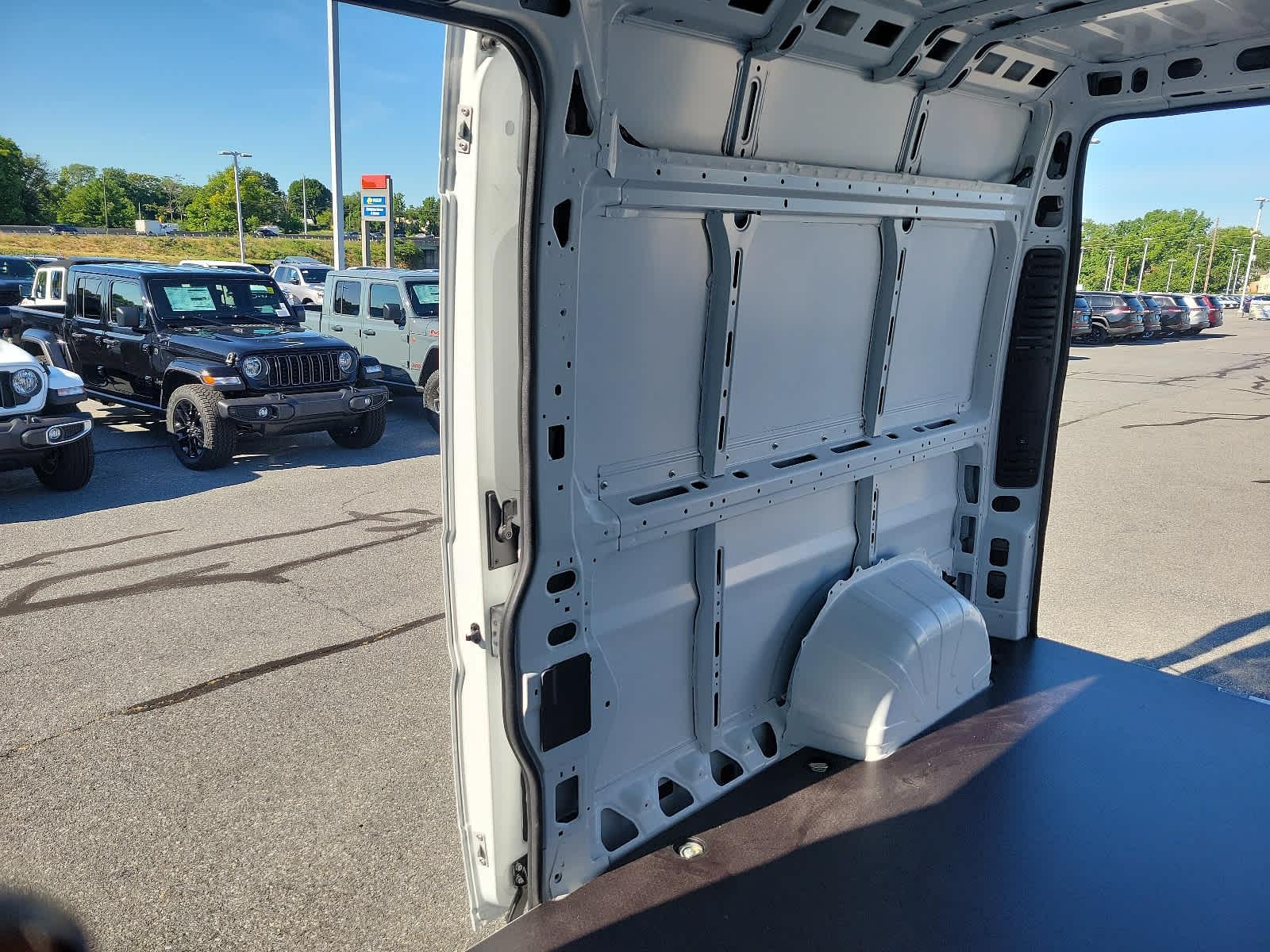 2024 Ram ProMaster 2500 High Roof - Photo 17