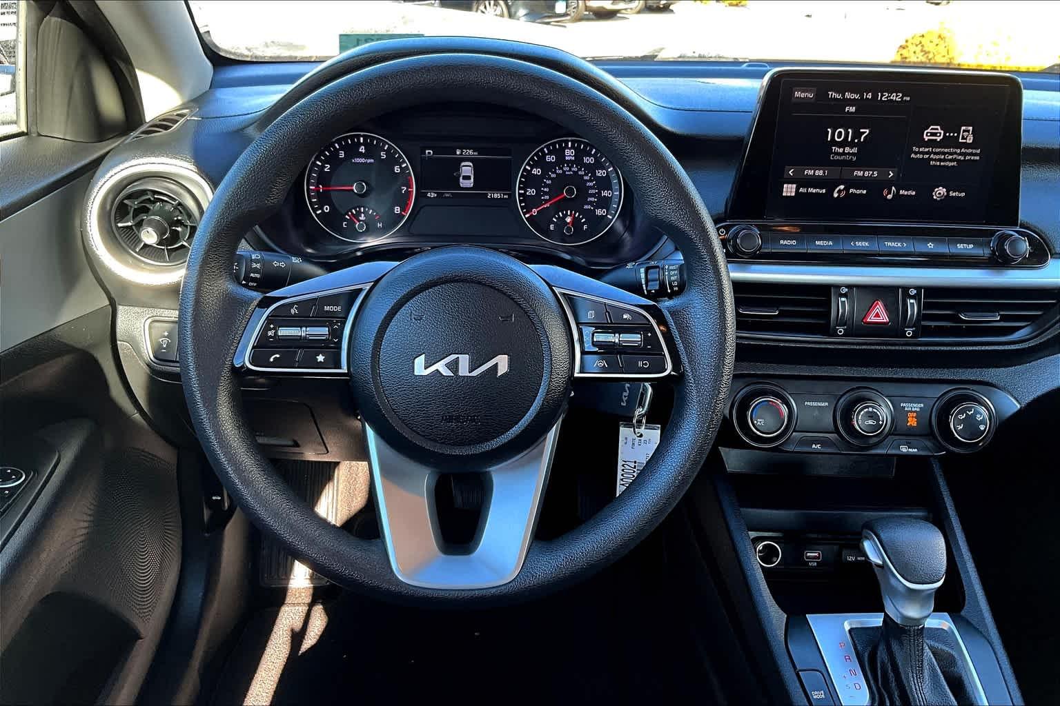 2023 Kia Forte LXS - Photo 17