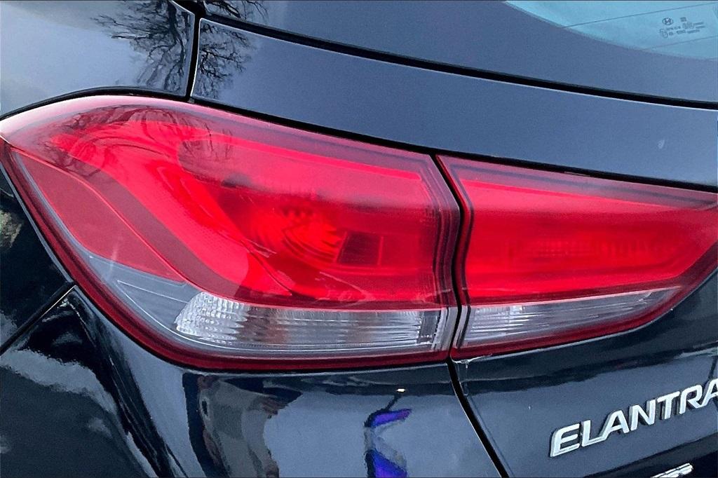 2019 Hyundai Elantra GT Base - Photo 29