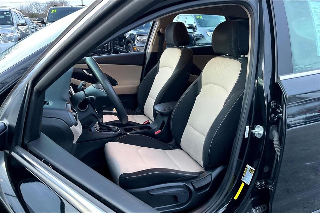 2019 Hyundai Elantra GT Base - Photo 9