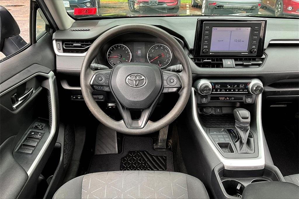 2020 Toyota RAV4 XLE - Photo 17