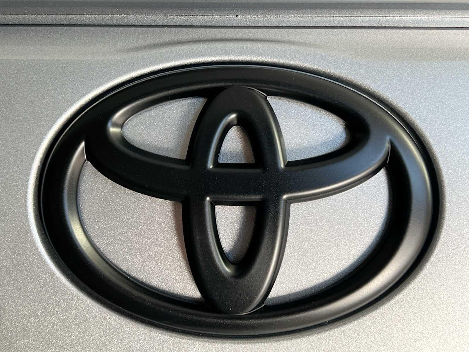 2025 Toyota RAV4 LE - Photo 18