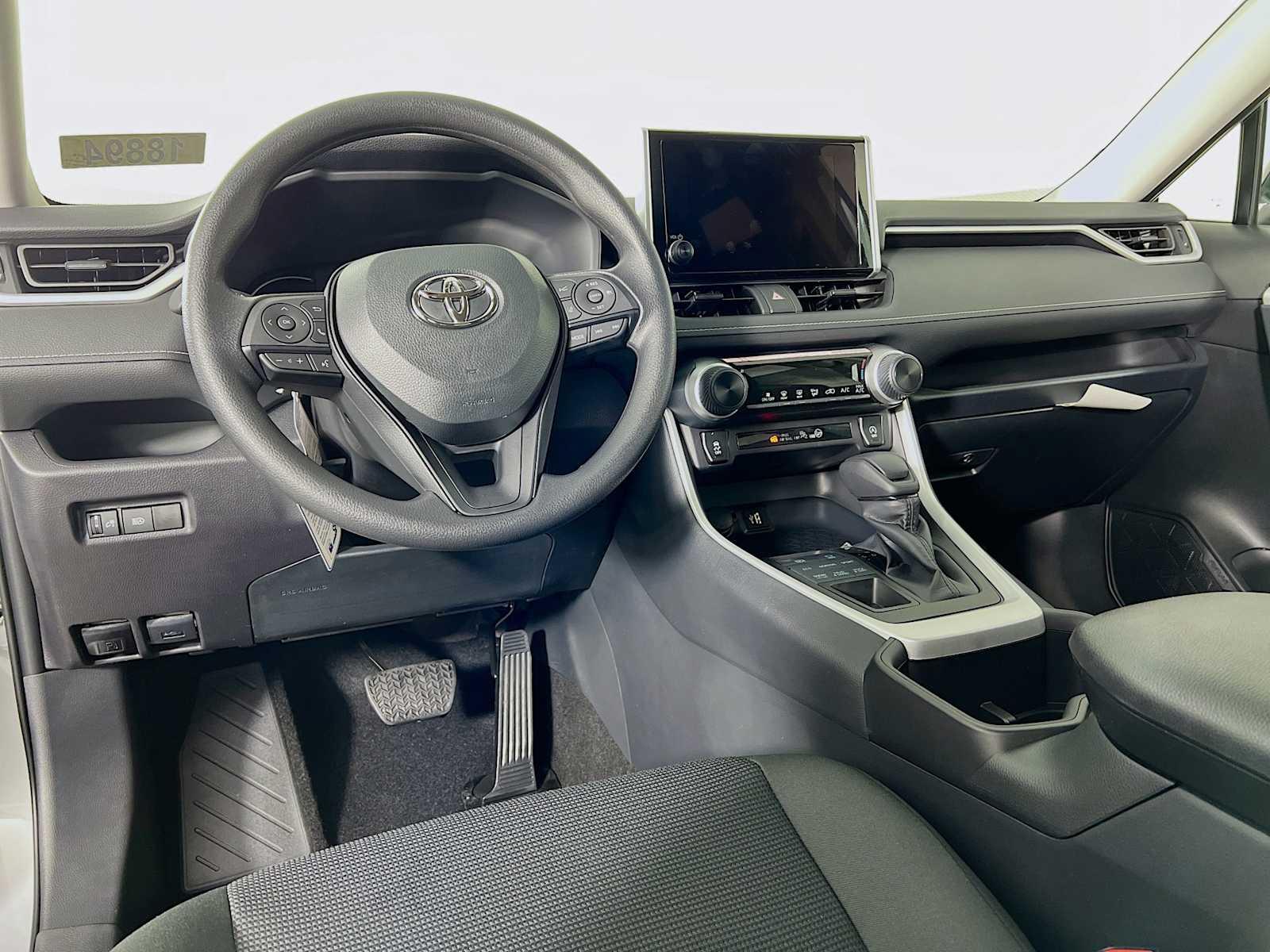 2025 Toyota RAV4 LE - Photo 6